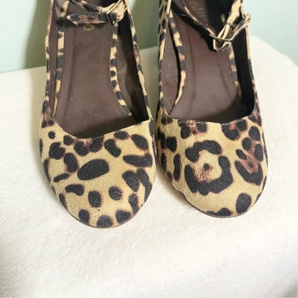 Ollio Women's Brown Leopard Faux Suede Chunky Mid-Heel Ankle Strap Pumps Size 9